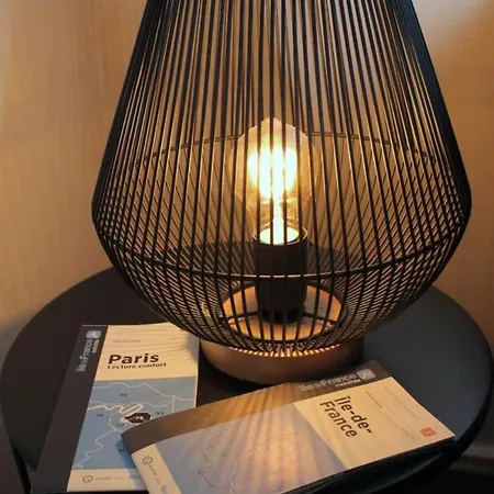 Cozy Stash Between Paris & *